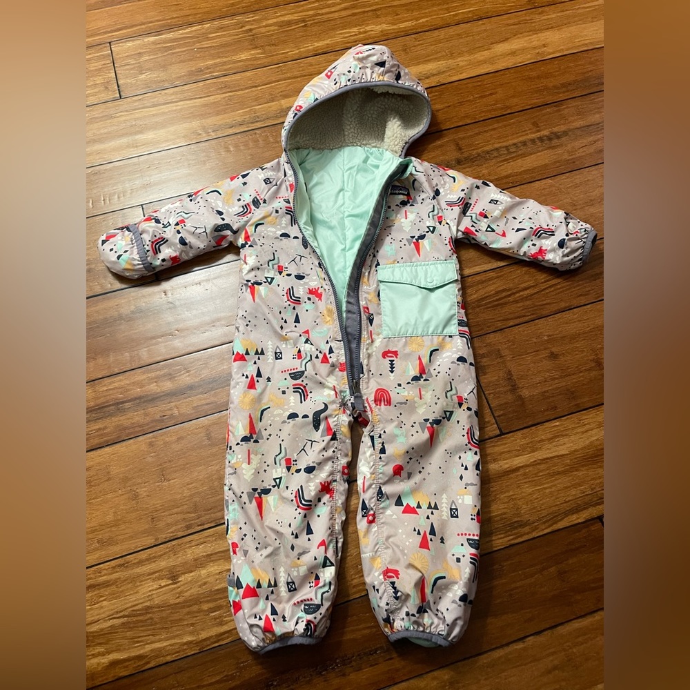 Patagonia Reversible Puff-ball bunting 12-18m GUC